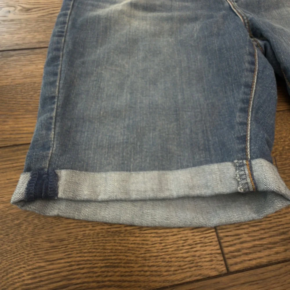 Signature by Levi Strauss & Co Womens Blue Bermuda Denim Shorts Size 16 W33